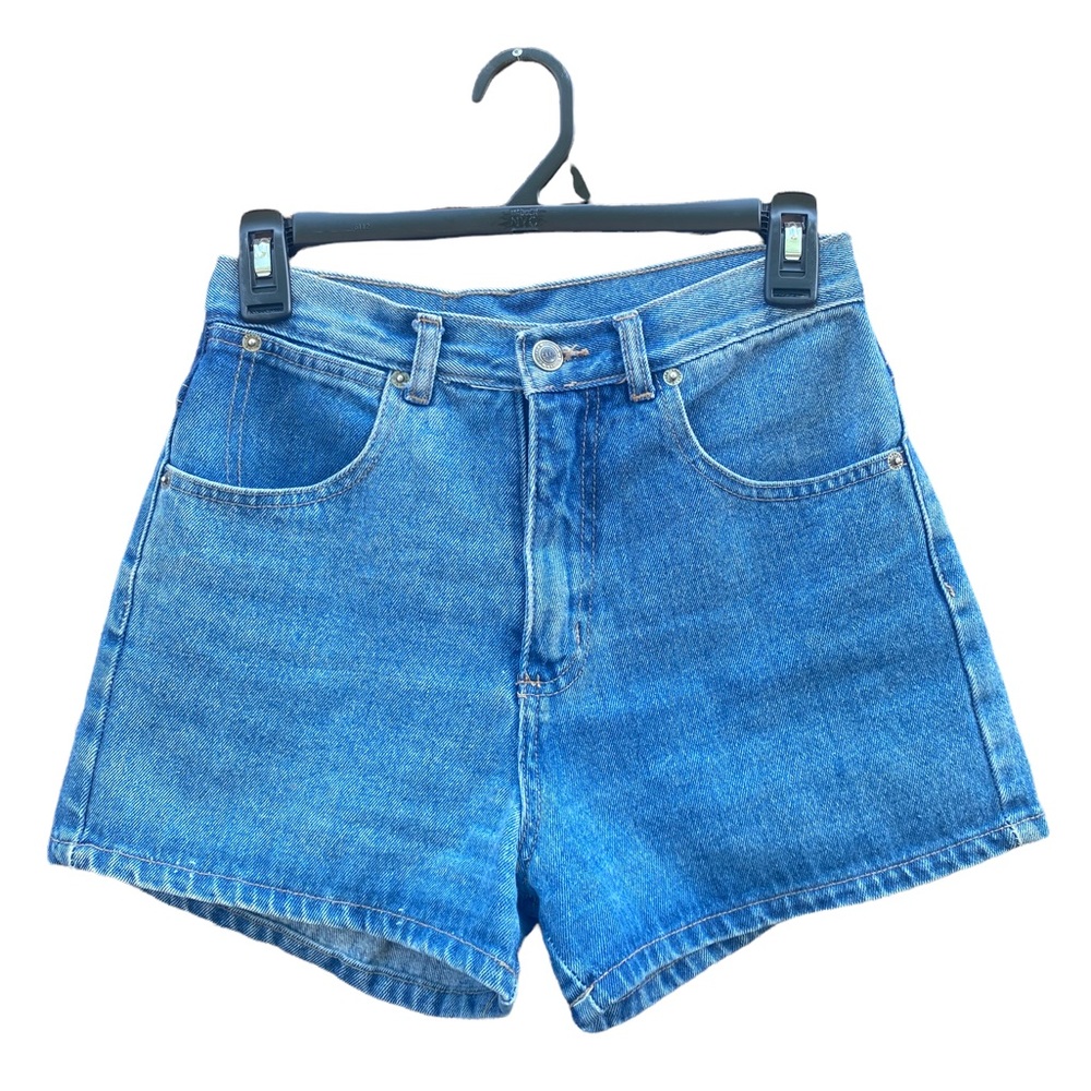 Vintage high waist jeans.